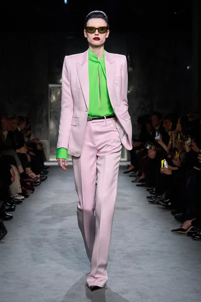 Look 32